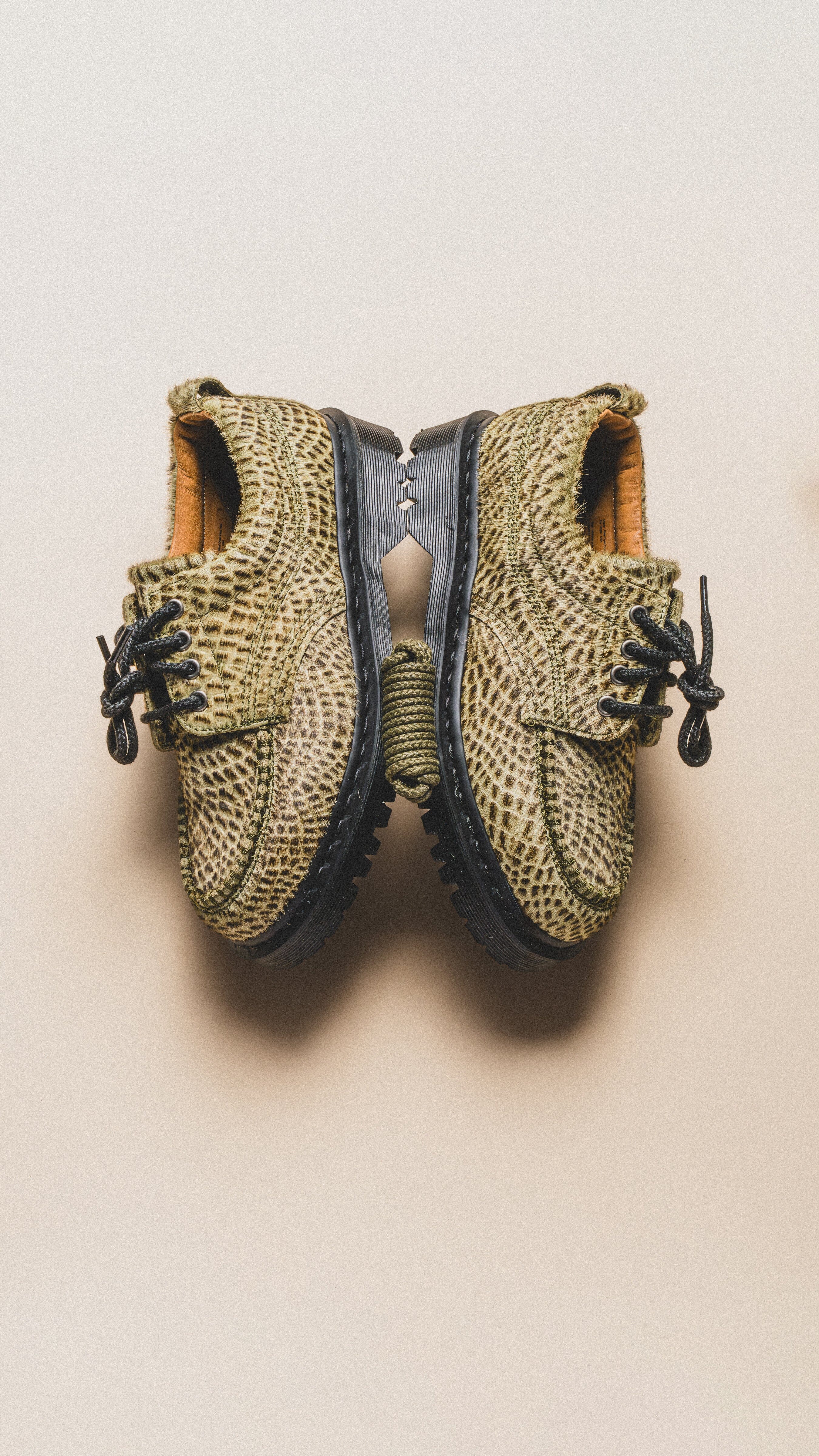 Dr. Martens | Lowell  "Olive Green" (Pebble Embossed Hair On) - Image 3